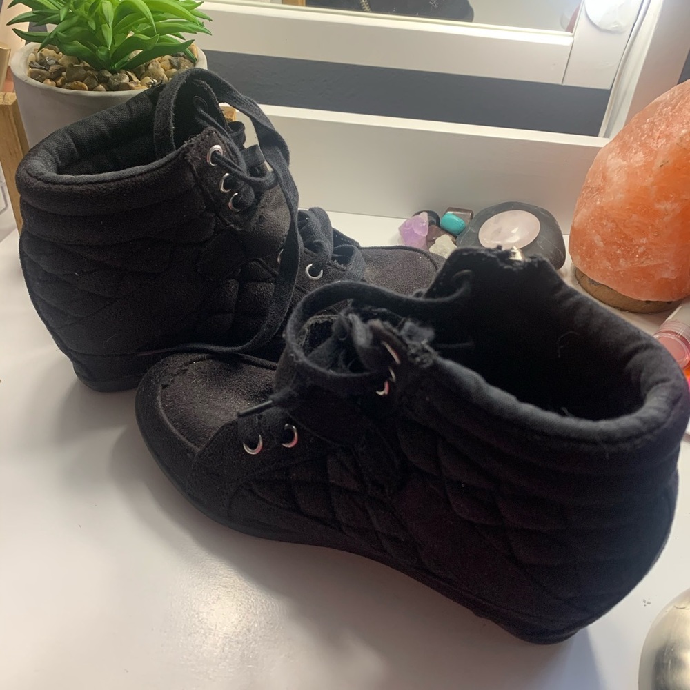 Black Tufted Justice Wedges